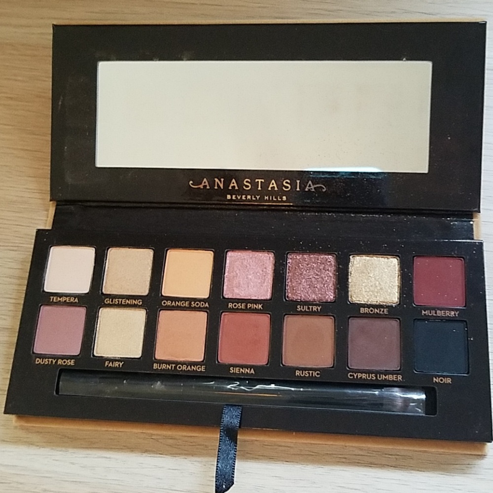 Soft Glam Palette by Anastasia Beverly Hills ABH
